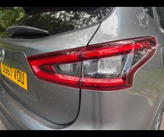 Nissan Qashqai This 2018 Nissan Qashqai DIG-T N-Connecta offers a blend of practicality and modern f - 37