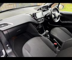 Peugeot 208 This 2018 Peugeot 208 Tech Edition offers a superb blend of style and practicality, maki - 16