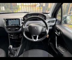 Peugeot 208 This 2018 Peugeot 208 Tech Edition offers a superb blend of style and practicality, maki - 23