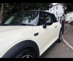 MINI Hatch This 2018 MINI Hatch Cooper offers an exceptional blend of style and efficiency, boasting - 7