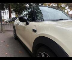 MINI Hatch This 2018 MINI Hatch Cooper offers an exceptional blend of style and efficiency, boasting - 8