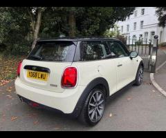 MINI Hatch This 2018 MINI Hatch Cooper offers an exceptional blend of style and efficiency, boasting - 9