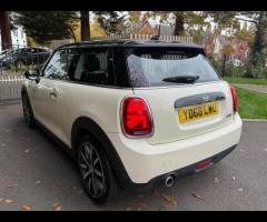MINI Hatch This 2018 MINI Hatch Cooper offers an exceptional blend of style and efficiency, boasting - 11