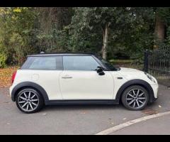 MINI Hatch This 2018 MINI Hatch Cooper offers an exceptional blend of style and efficiency, boasting - 12