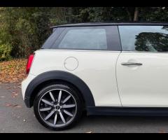 MINI Hatch This 2018 MINI Hatch Cooper offers an exceptional blend of style and efficiency, boasting - 13