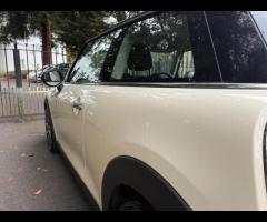 MINI Hatch This 2018 MINI Hatch Cooper offers an exceptional blend of style and efficiency, boasting - 14