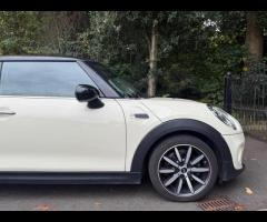 MINI Hatch This 2018 MINI Hatch Cooper offers an exceptional blend of style and efficiency, boasting - 16