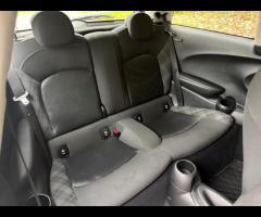 MINI Hatch This 2018 MINI Hatch Cooper offers an exceptional blend of style and efficiency, boasting - 19