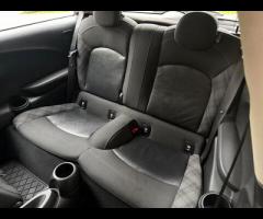 MINI Hatch This 2018 MINI Hatch Cooper offers an exceptional blend of style and efficiency, boasting - 20