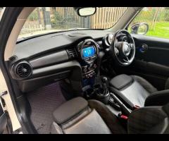 MINI Hatch This 2018 MINI Hatch Cooper offers an exceptional blend of style and efficiency, boasting - 21