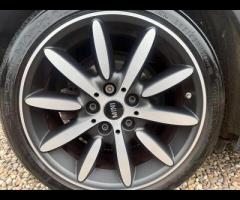 MINI Hatch This 2018 MINI Hatch Cooper offers an exceptional blend of style and efficiency, boasting - 44