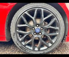 Ford Focus THIS 2015 FORD FOCUS TDCI ZETEC S PRESENTS A REMARKABLY LOW MILEAGE FOR ITS AGE, THE CAR - 44