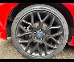 Ford Focus THIS 2015 FORD FOCUS TDCI ZETEC S PRESENTS A REMARKABLY LOW MILEAGE FOR ITS AGE, THE CAR - 45