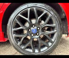 Ford Focus THIS 2015 FORD FOCUS TDCI ZETEC S PRESENTS A REMARKABLY LOW MILEAGE FOR ITS AGE, THE CAR - 46