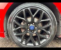 Ford Focus THIS 2015 FORD FOCUS TDCI ZETEC S PRESENTS A REMARKABLY LOW MILEAGE FOR ITS AGE, THE CAR - 47