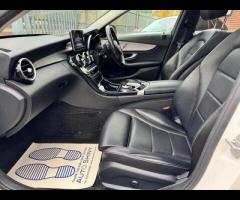 Mercedes-Benz C Class GREAT SPEC, PREMIUM MODEL,2 KEYS, RECENT SERVICE, 7 SERVICES IN TOTAL INCLUDIN - 3