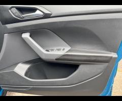 Volkswagen T-Cross THIS 2020 VW T-CROSS TSi IS A FINE EXAMPLE OF A COMPACT SUV. POWERED BY A RESPONS - 34