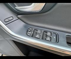 Volvo S60 WITH ONLY ONE PREVIOUS OWNER, THIS CAR COMES WITH GREAT SERVICE HISTORY (13 STAMPS IN TOTA - 40