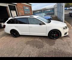 Skoda Octavia CARED FOR BY ONLY TWO OWNERS IN TOTAL, THIS FABULOUS LOOKING SKODA VRS BOASTS FROM HAV - 13