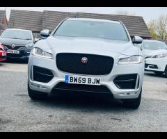 Jaguar F-PACE SAT NAVIGATION RED AND BLACK LEATHER HEATED SEAT  PARKING SENIOR BLUETOOTH FIRST REGIS - 4
