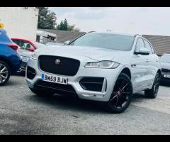 Jaguar F-PACE SAT NAVIGATION RED AND BLACK LEATHER HEATED SEAT  PARKING SENIOR BLUETOOTH FIRST REGIS - 5