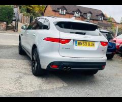 Jaguar F-PACE SAT NAVIGATION RED AND BLACK LEATHER HEATED SEAT  PARKING SENIOR BLUETOOTH FIRST REGIS - 27