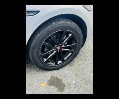 Jaguar F-PACE SAT NAVIGATION RED AND BLACK LEATHER HEATED SEAT  PARKING SENIOR BLUETOOTH FIRST REGIS - 37