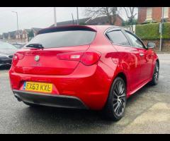 Alfa Romeo Giulietta £35 ROAD TAX, FULL LEATHER FULL MAIN DEALER 6 STOMP COMES WITH 12 MONTH MOT, PA - 19
