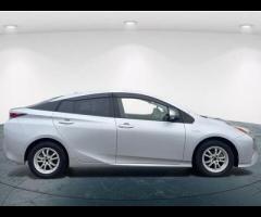 Toyota Prius This 2018 Toyota Prius is a reliable import car that's perfect for drivers who want a s - 3