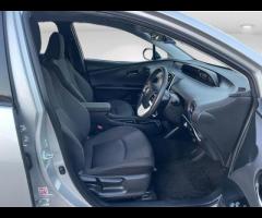 Toyota Prius This 2018 Toyota Prius is a reliable import car that's perfect for drivers who want a s - 13