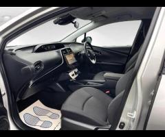 Toyota Prius This 2018 Toyota Prius is a reliable import car that's perfect for drivers who want a s - 14