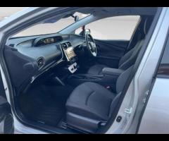 Toyota Prius This 2018 Toyota Prius is a reliable import car that's perfect for drivers who want a s - 15