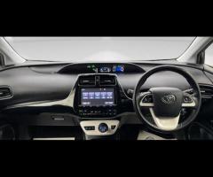 Toyota Prius This 2018 Toyota Prius is a reliable import car that's perfect for drivers who want a s - 18