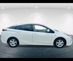 Toyota Prius This 2018 Toyota Prius is a reliable import car that's perfect for drivers who want a s - 3