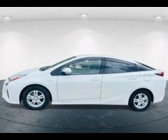 Toyota Prius This 2018 Toyota Prius is a reliable import car that's perfect for drivers who want a s - 9