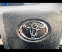 Toyota Prius This 2018 Toyota Prius is a reliable import car that's perfect for drivers who want a s - 25