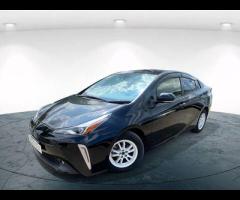 Toyota Prius Experience the pinnacle of efficient and intelligent driving. This impeccable 2020 Toyo - 8