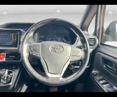 Toyota Voxy  2018 TOYOTA VOXY NOAH HYBRID - FRESH JAPANESE IMPORT & ULEZ FREE! 

 ULEZ COMPLIANT - 32