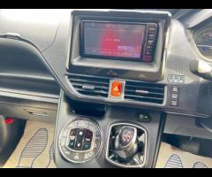Toyota Voxy  2018 TOYOTA VOXY NOAH HYBRID - FRESH JAPANESE IMPORT & ULEZ FREE! 

 ULEZ COMPLIANT - 42