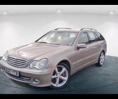 Mercedes-Benz C Class Discover the luxury and power of the Mercedes-Benz C-Class 2.1 C220 CDI Elegan - 9