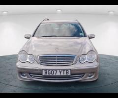 Mercedes-Benz C Class Discover the luxury and power of the Mercedes-Benz C-Class 2.1 C220 CDI Elegan - 10