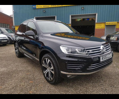 Volkswagen Touareg 3.0 TDI V6 BlueMotion Tech R-Line Tiptronic 4WD Euro 5 (s/s) 5dr