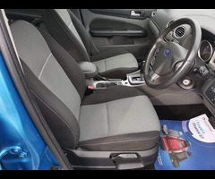 Ford Focus 1.6 Zetec 5dr - 2