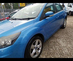 Ford Focus 1.6 Zetec 5dr - 25