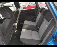 Ford Focus 1.6 Zetec 5dr - 28