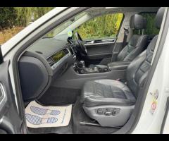 Volkswagen Touareg FULL SERVICE HISTORY - 10 SERVICES - 3 MAIN DEALER SERVICES - SERVICE INTERVALS @ - 17