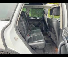 Volkswagen Touareg FULL SERVICE HISTORY - 10 SERVICES - 3 MAIN DEALER SERVICES - SERVICE INTERVALS @ - 18