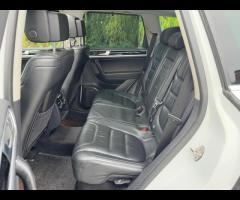 Volkswagen Touareg FULL SERVICE HISTORY - 10 SERVICES - 3 MAIN DEALER SERVICES - SERVICE INTERVALS @ - 19