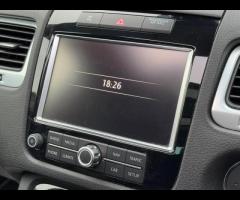 Volkswagen Touareg FULL SERVICE HISTORY - 10 SERVICES - 3 MAIN DEALER SERVICES - SERVICE INTERVALS @ - 52