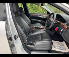 Mercedes-Benz S Class 3 FORMER KEEPERS|SERVICE HISTORY - MOST RECENT SERVICE DONE @ 83,241|

Discove - 18